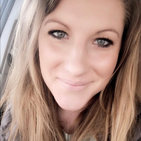 Meet your Posher, Katie - Picture 2 of 2